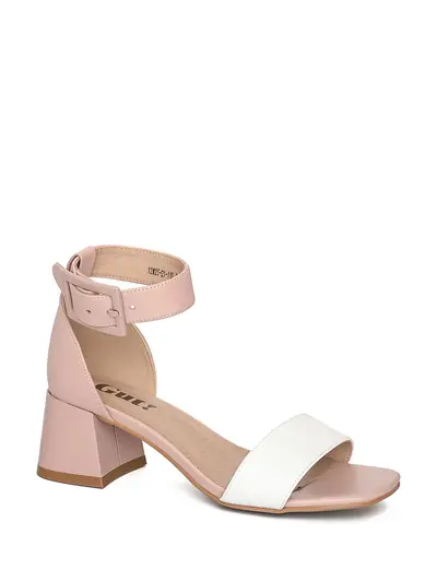 Босоножки пудрового цвета на высоком каблуке